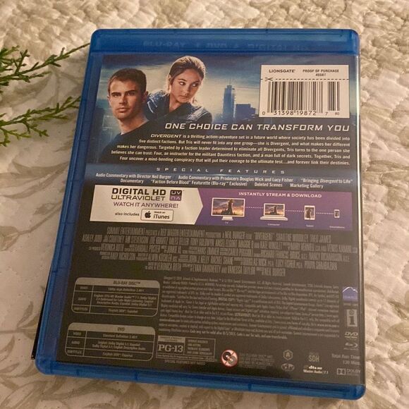 Divergent  DVD - Picture 2 of 5